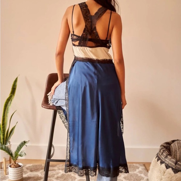 FREE PEOPLE INTIMATELY SILKY TRI ME MIDI SLIP ADORNED W/BLACK LACE TRIM SIZE S - Picture 3 of 7